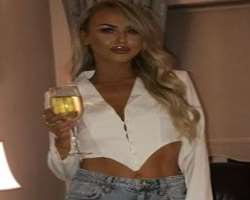 Caoimhe Kelly consuming alcohol
